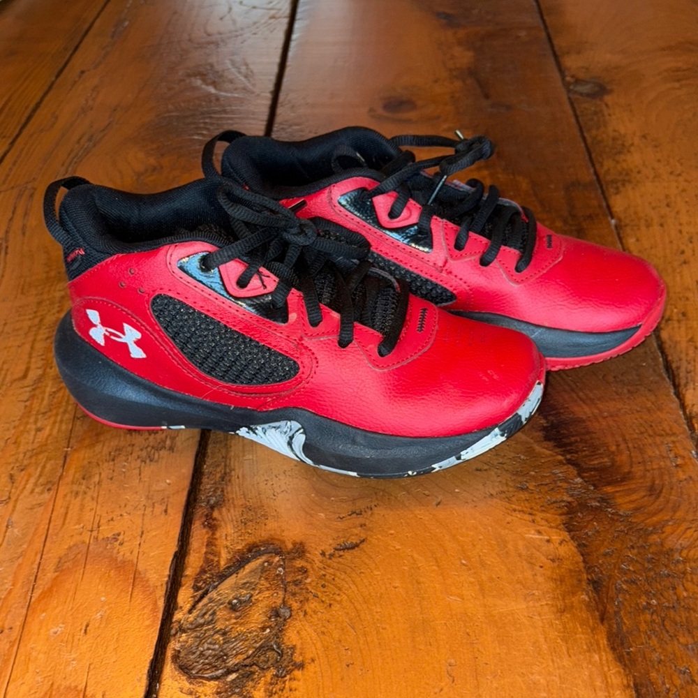 Under Armour Kids Red and Black Sneakers size 4